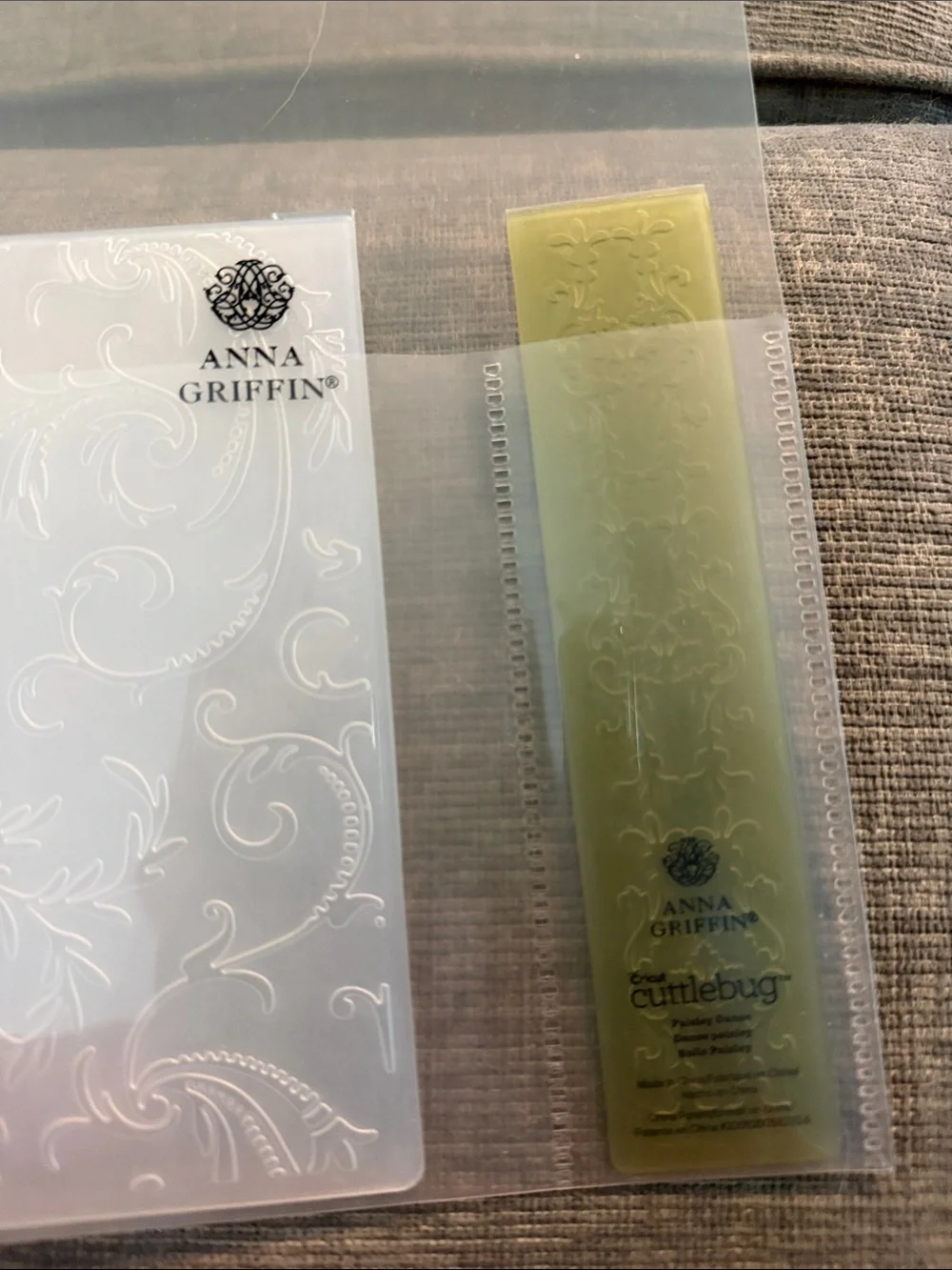 Cricut Anna Griffin paisley dance embossing Folder